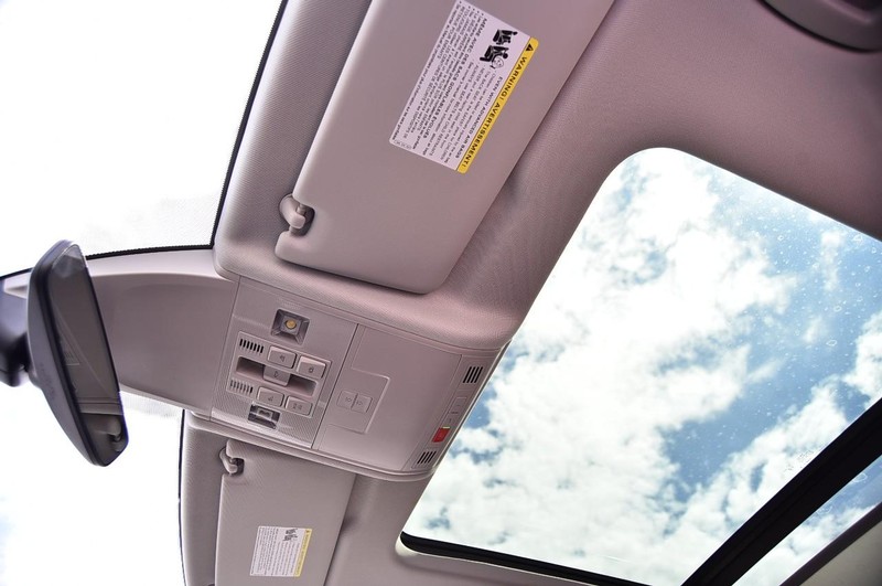 Volkswagen Tiguan Vehicle Image 21