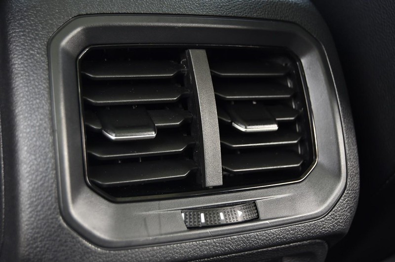 Volkswagen Tiguan Vehicle Image 23