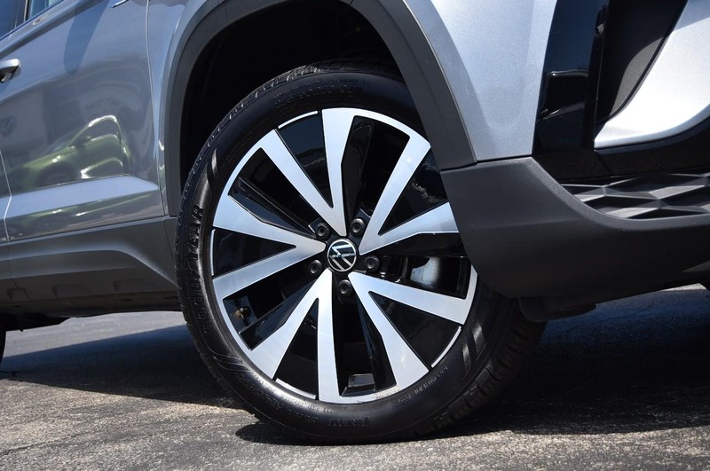 Volkswagen Taos Vehicle Image 03