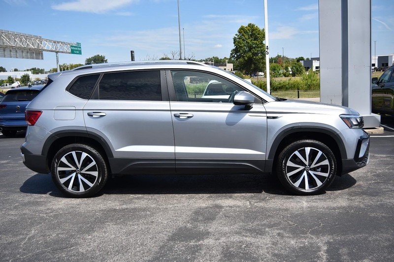 Volkswagen Taos Vehicle Image 05