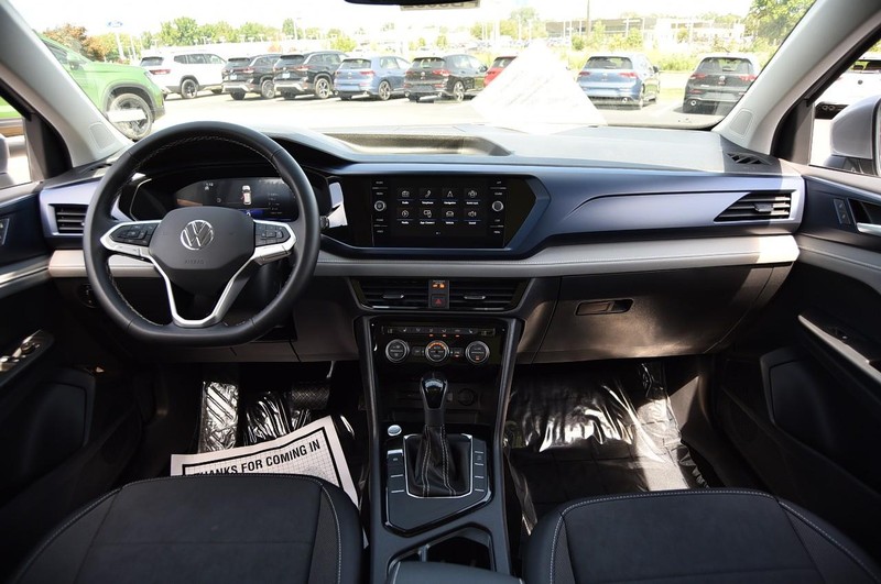 Volkswagen Taos Vehicle Image 07