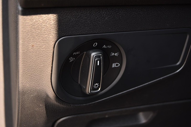 Volkswagen Tiguan Vehicle Image 11
