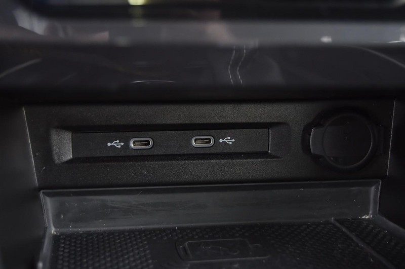 Volkswagen Tiguan Vehicle Image 16