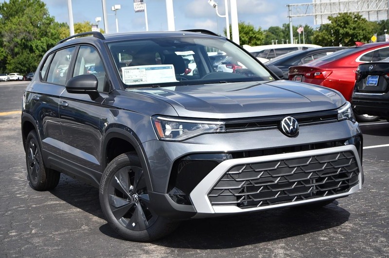 Volkswagen Taos Vehicle Image 02
