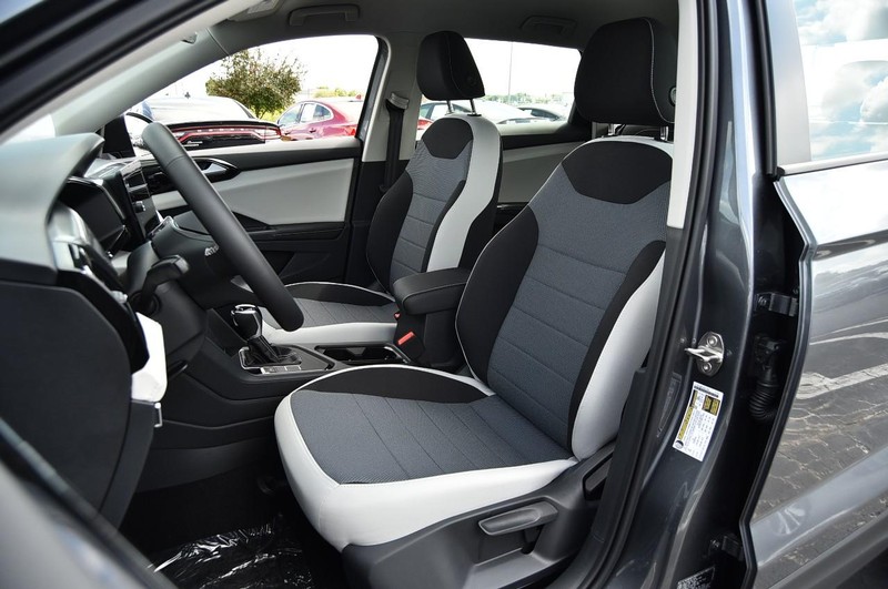 Volkswagen Taos Vehicle Image 18