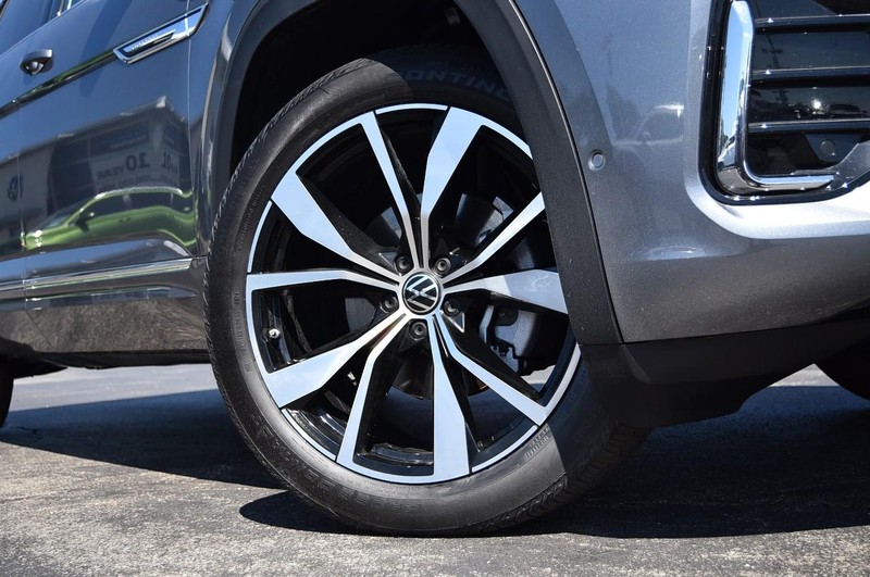 Volkswagen Atlas Cross Sport Vehicle Image 03