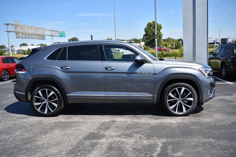 Volkswagen Atlas Cross Sport Vehicle Image 05