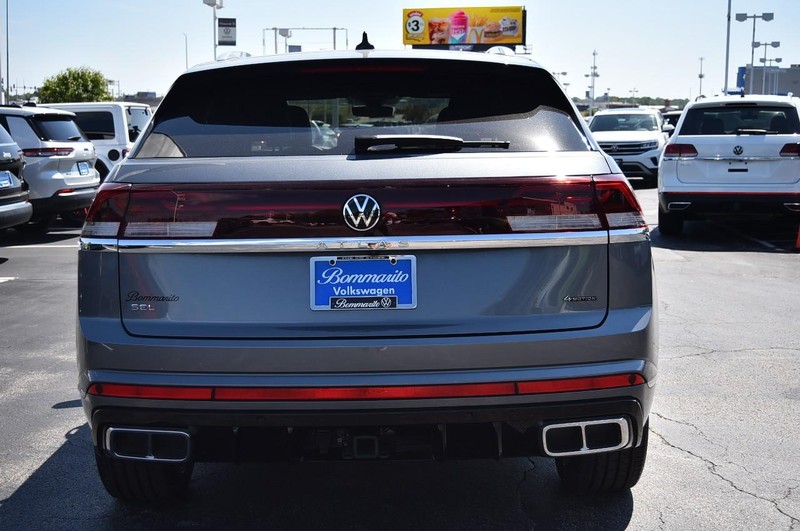 Volkswagen Atlas Cross Sport Vehicle Image 06