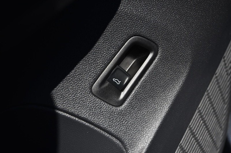 Volkswagen Atlas Cross Sport Vehicle Image 09