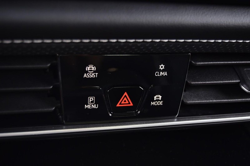 Volkswagen Atlas Cross Sport Vehicle Image 15