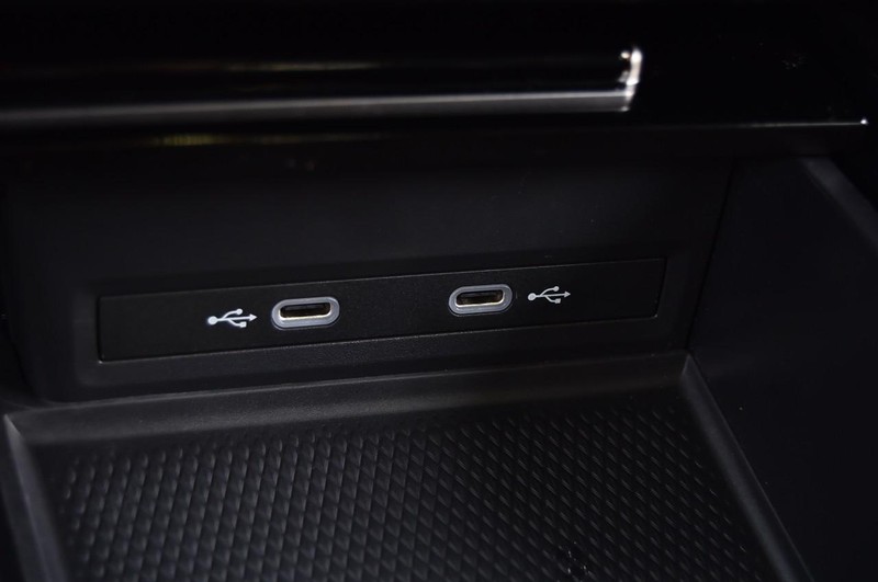 Volkswagen Atlas Cross Sport Vehicle Image 16