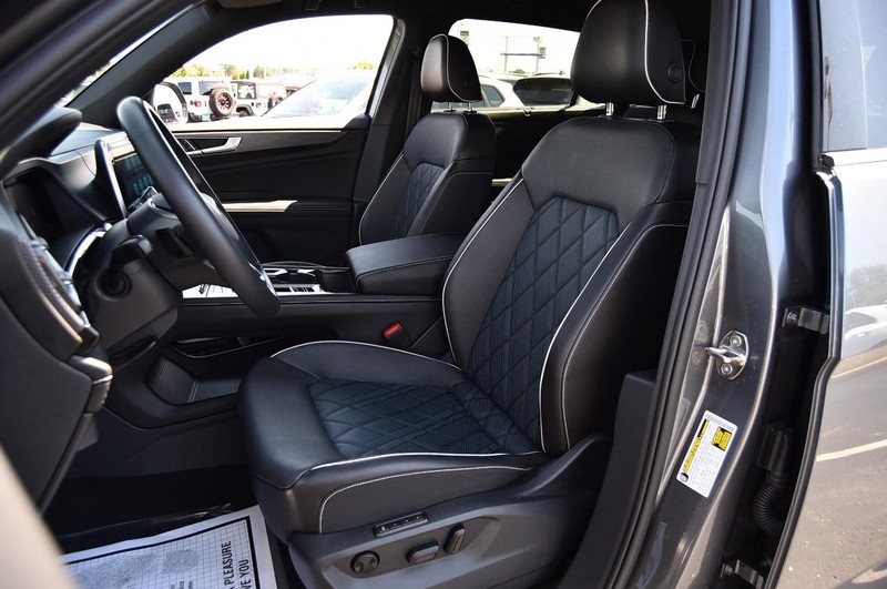 Volkswagen Atlas Cross Sport Vehicle Image 19