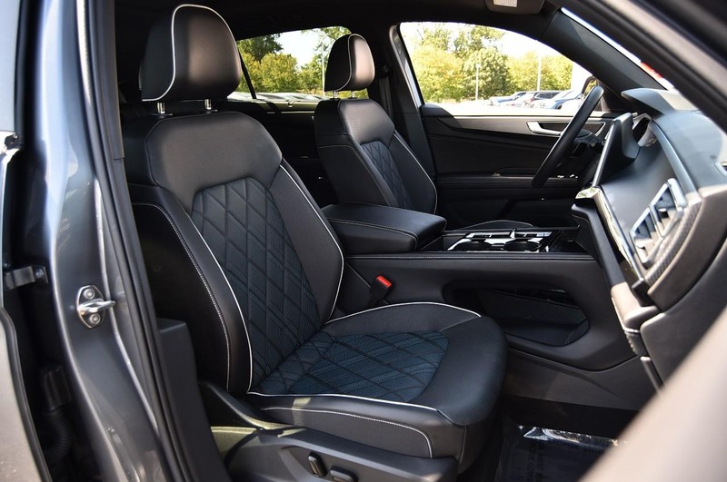 Volkswagen Atlas Cross Sport Vehicle Image 20