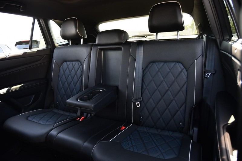 Volkswagen Atlas Cross Sport Vehicle Image 22