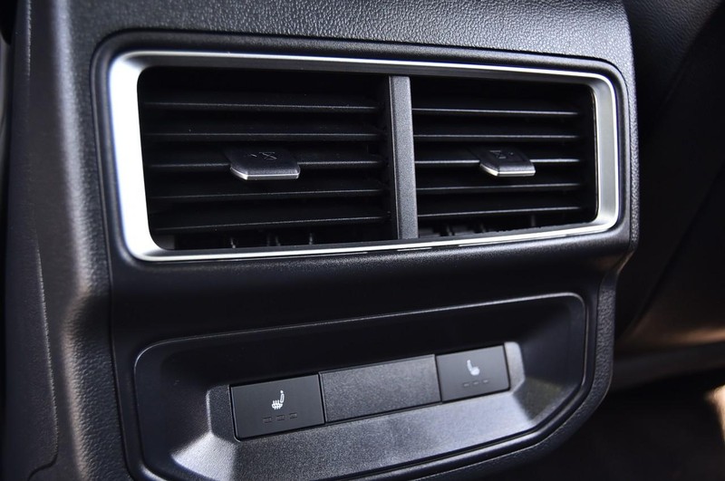 Volkswagen Atlas Cross Sport Vehicle Image 23