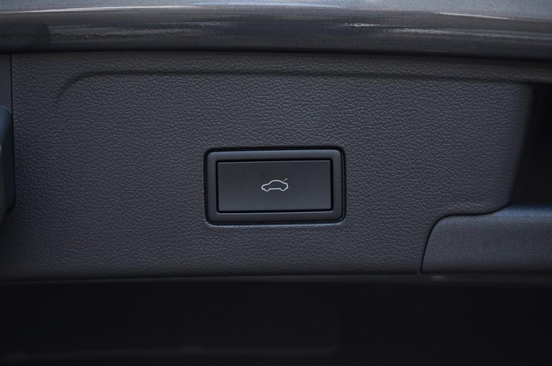 Volkswagen Atlas Cross Sport Vehicle Image 26