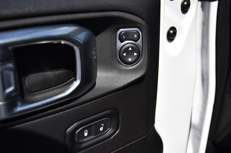 Jeep Wrangler Vehicle Image 08