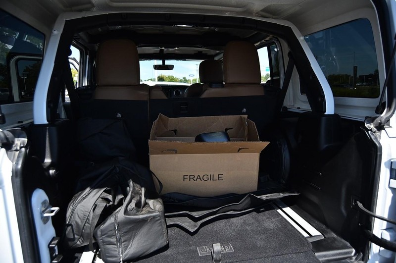 Jeep Wrangler Vehicle Image 24