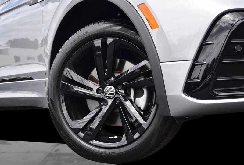 Volkswagen Tiguan Vehicle Image 03