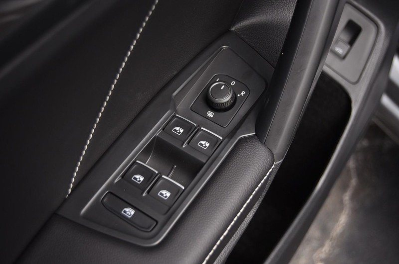 Volkswagen Tiguan Vehicle Image 08