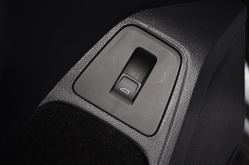 Volkswagen Tiguan Vehicle Image 09
