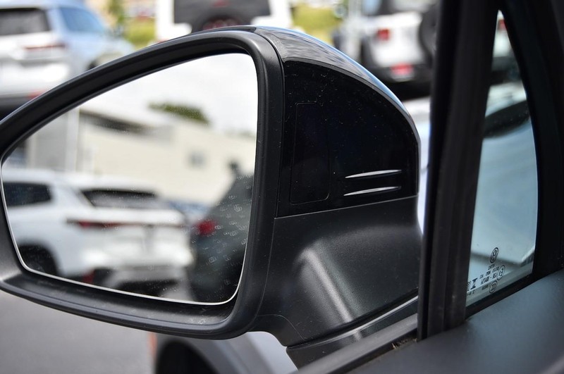 Volkswagen Tiguan Vehicle Image 10
