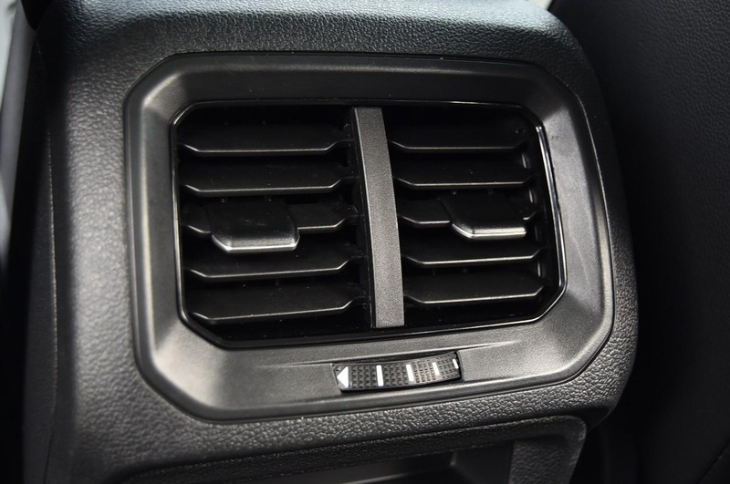 Volkswagen Tiguan Vehicle Image 24