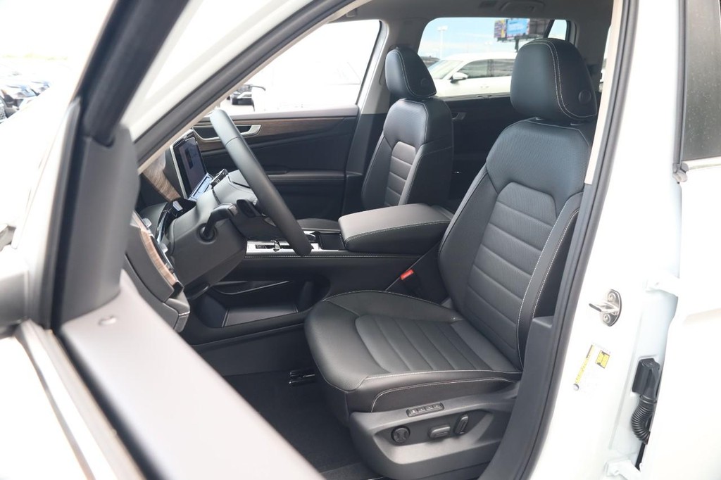 Volkswagen Atlas Vehicle Full-screen Gallery Image 10