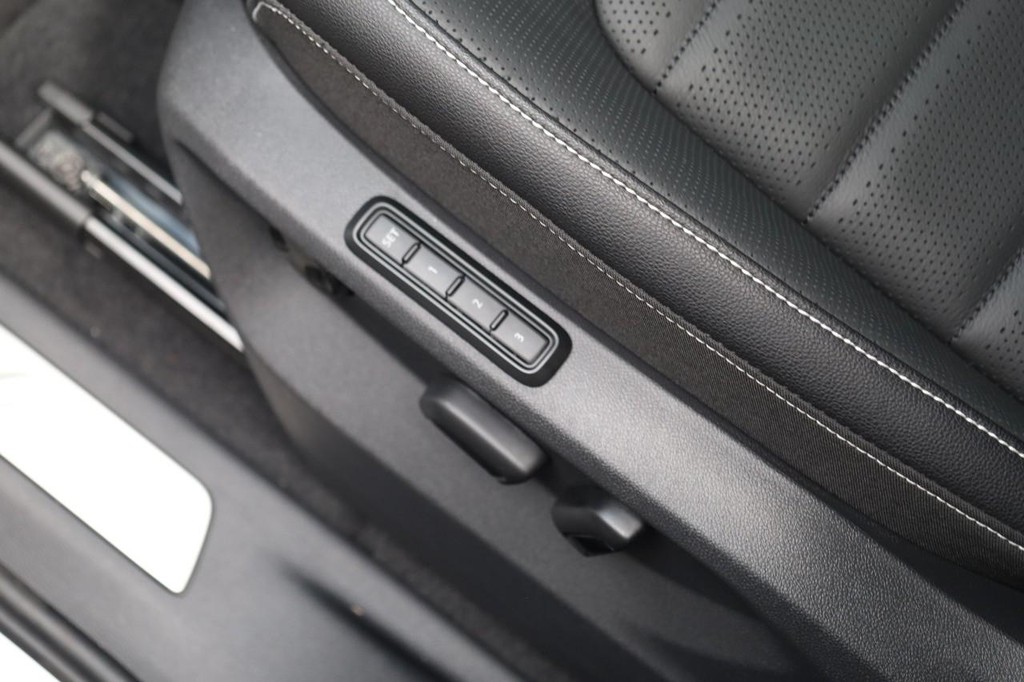 Volkswagen Atlas Vehicle Full-screen Gallery Image 11