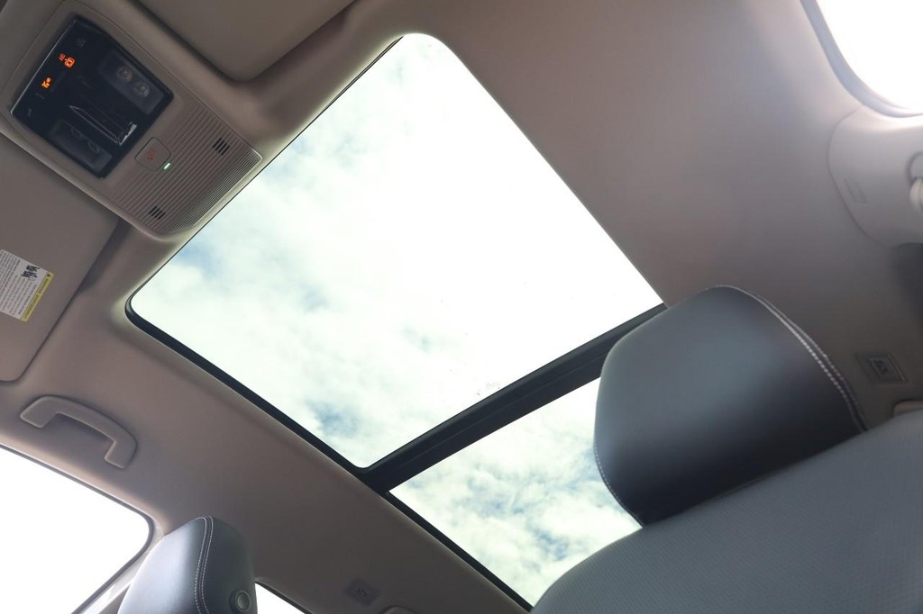 Volkswagen Atlas Vehicle Full-screen Gallery Image 12