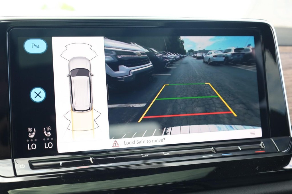 Volkswagen Atlas Vehicle Full-screen Gallery Image 18