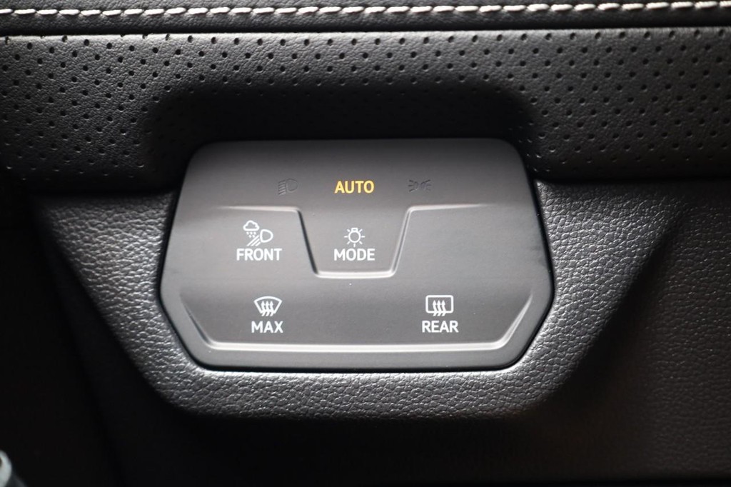 Volkswagen Atlas Vehicle Full-screen Gallery Image 24