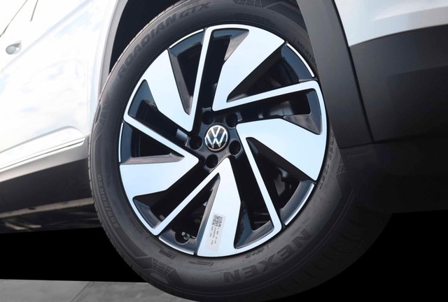 Volkswagen Atlas Vehicle Image 03