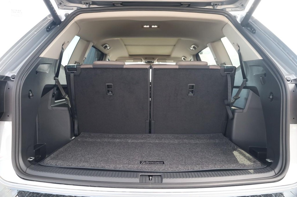 Volkswagen Atlas Vehicle Full-screen Gallery Image 7