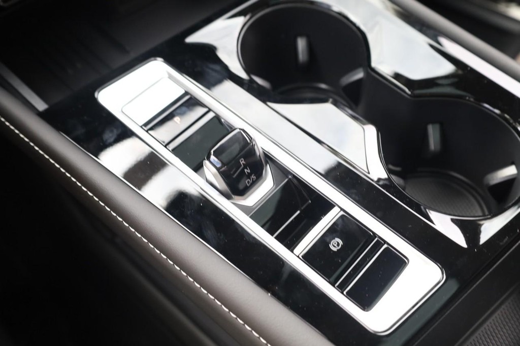 Volkswagen Atlas Vehicle Full-screen Gallery Image 20