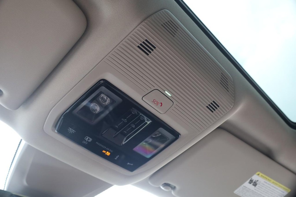 Volkswagen Atlas Vehicle Full-screen Gallery Image 21