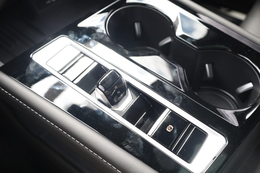 Volkswagen Atlas Vehicle Full-screen Gallery Image 21