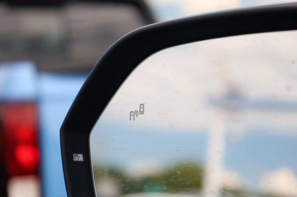 Volkswagen Atlas Vehicle Full-screen Gallery Image 25