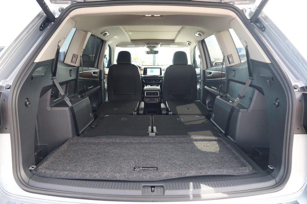 Volkswagen Atlas Vehicle Full-screen Gallery Image 9