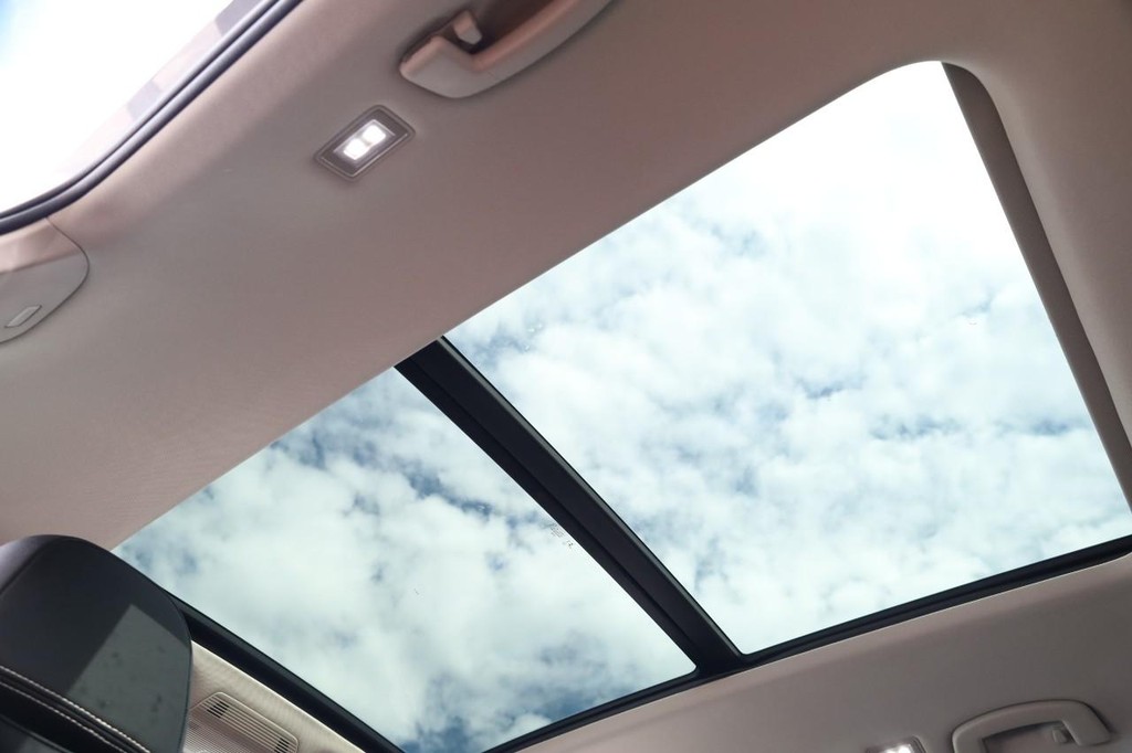 Volkswagen Atlas Vehicle Full-screen Gallery Image 12