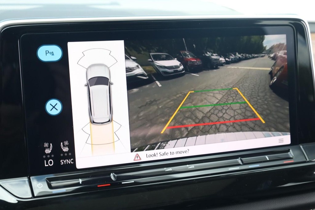 Volkswagen Atlas Vehicle Full-screen Gallery Image 16