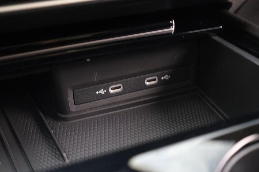 Volkswagen Atlas Vehicle Full-screen Gallery Image 18