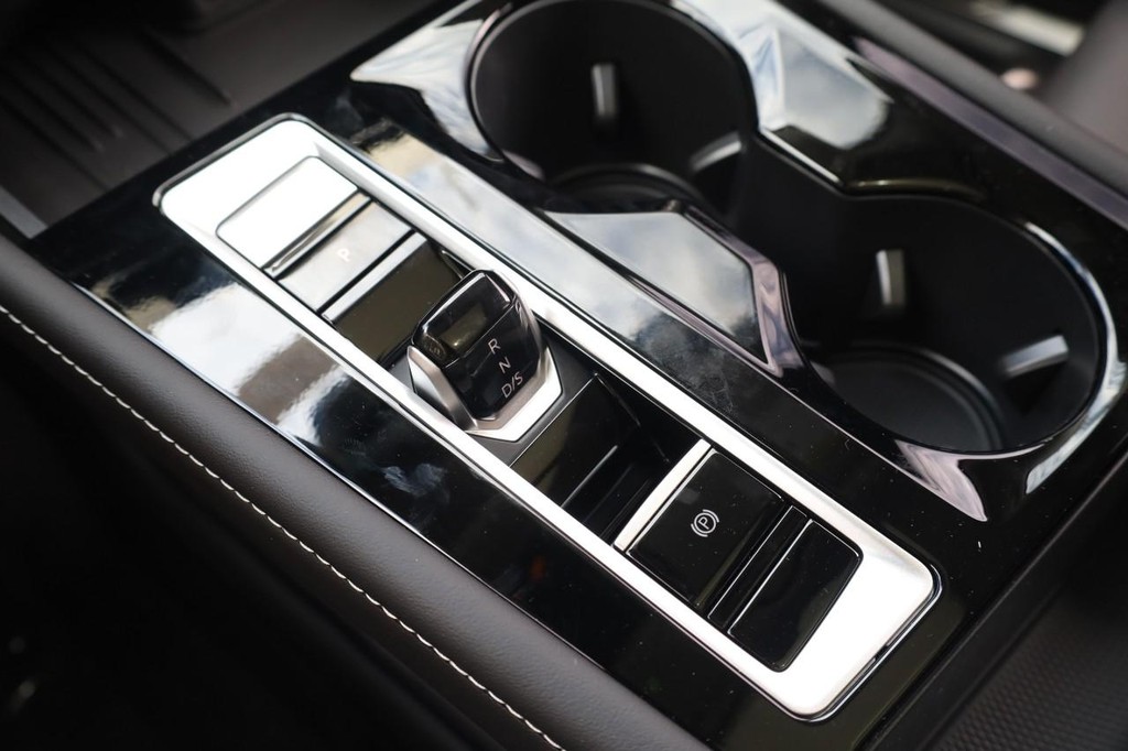 Volkswagen Atlas Vehicle Full-screen Gallery Image 19