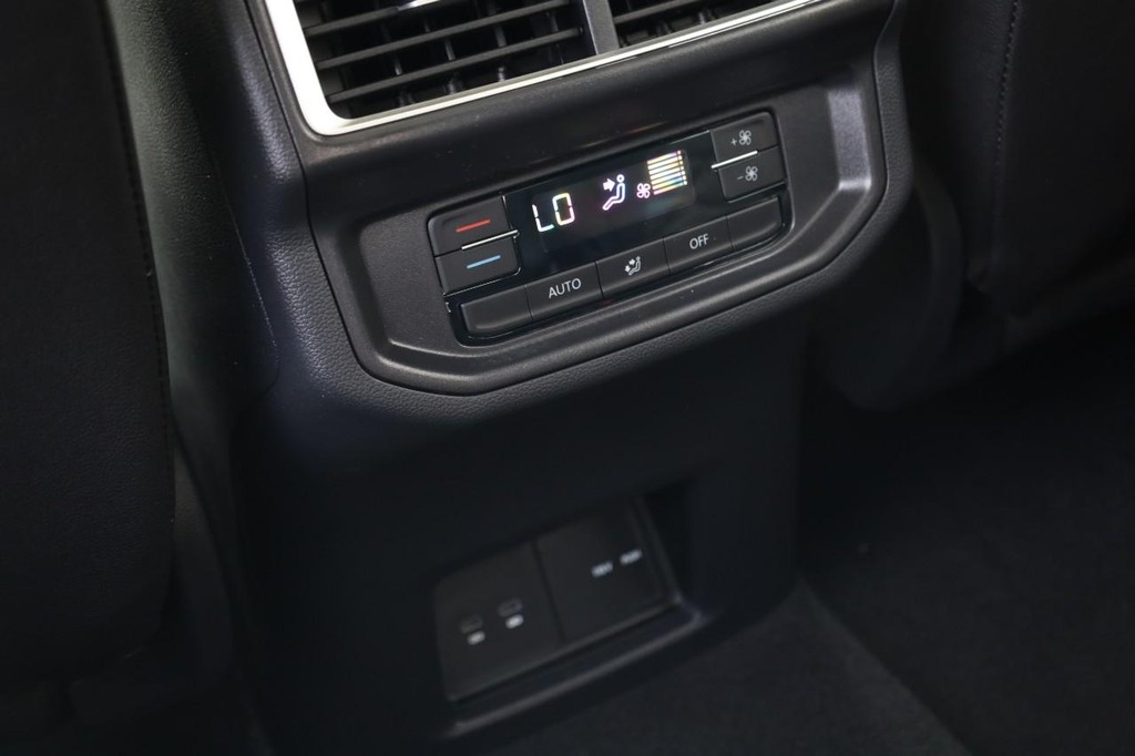 Volkswagen Atlas Vehicle Full-screen Gallery Image 25