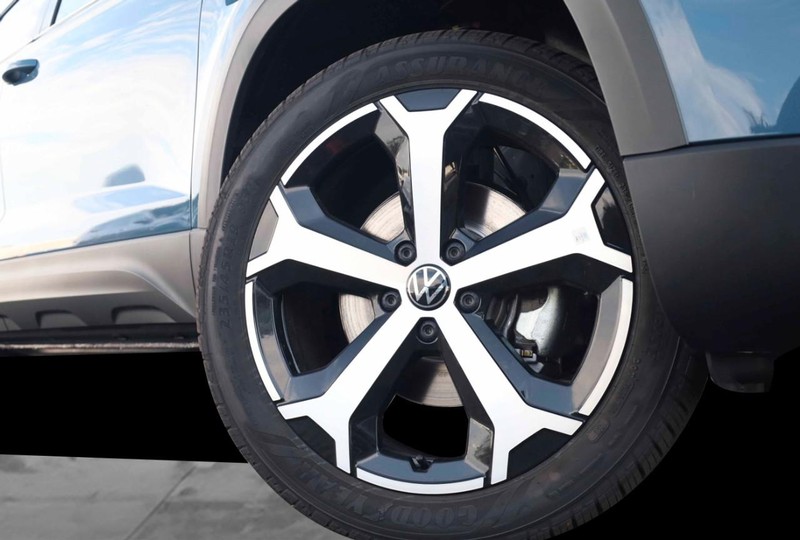 Volkswagen Taos Vehicle Image 03
