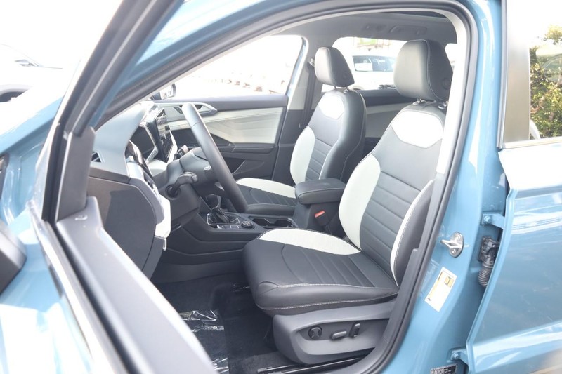 Volkswagen Taos Vehicle Image 08