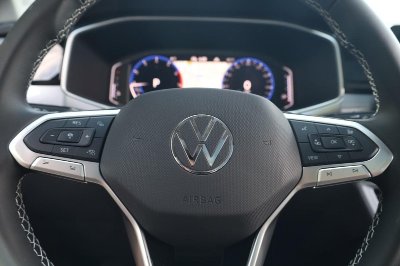 Volkswagen Taos Vehicle Image 11