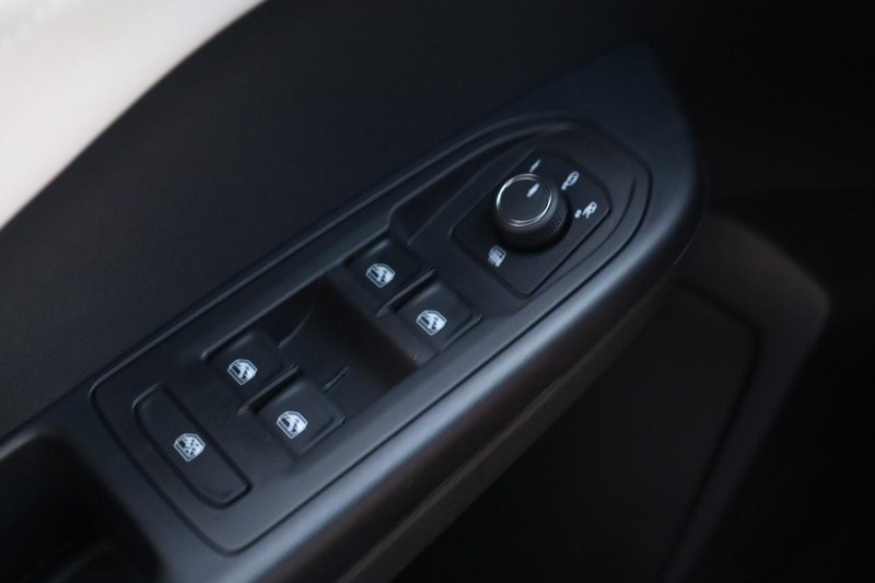 Volkswagen Taos Vehicle Image 19