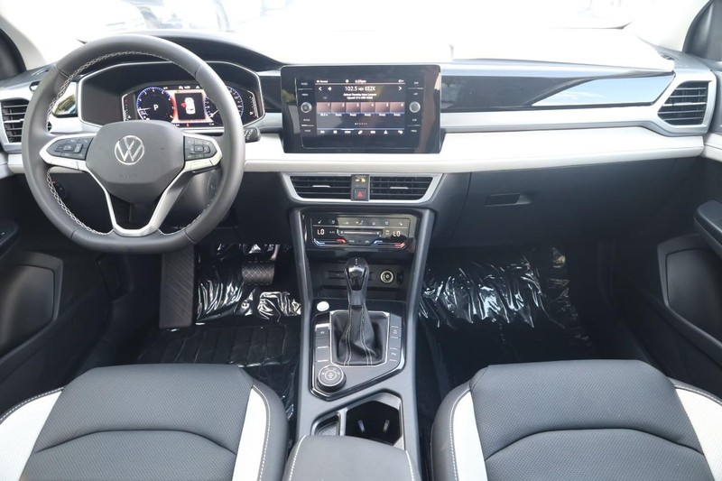 Volkswagen Taos Vehicle Image 24