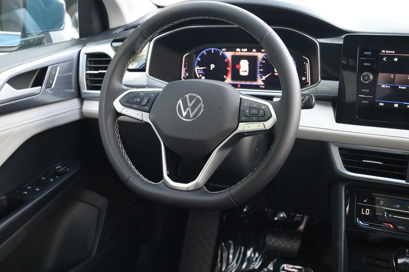 Volkswagen Taos Vehicle Image 25